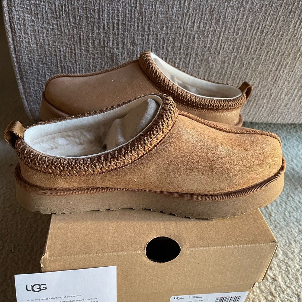 Authentic new UGG Tazz Dazzle Slippers youth size 6 (women’s 7.5) shiny chestnut